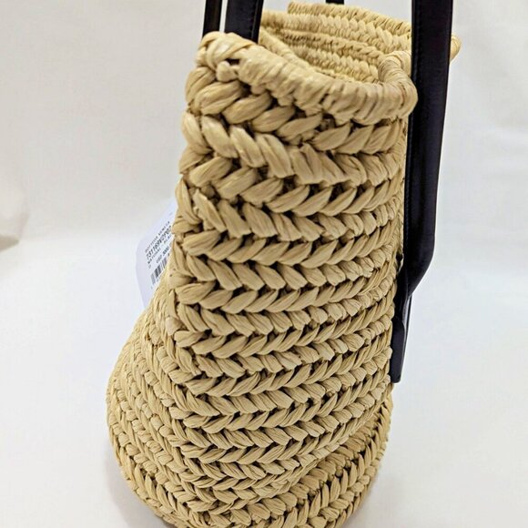 This New Bottega Veneta Arco Medium Tote Is NEW WITH TAGS  Bottega Veneta Arco Women\'s Raffia Tote Bag Leather Pouch in Black (MSRP $3,000)